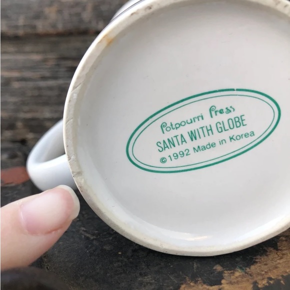 Santa coffee mug Handled ceramic cup 1990s by Potpourri Press “Santa with globe” - Picture 10 of 11